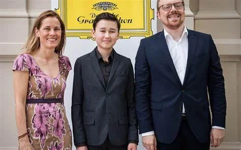 Daniel Lozakovich Parents